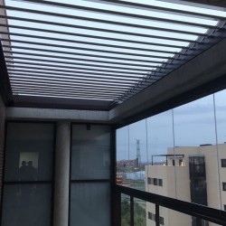 Aluminum pergola with climatic blinds built into the roof 3m x 4m Pergola motorized graphite/gray, bioclimatic Aluminum pergola with climatic blinds built into the roof 3m x 4m Pergola motorized graphite/gray, bioclimatic