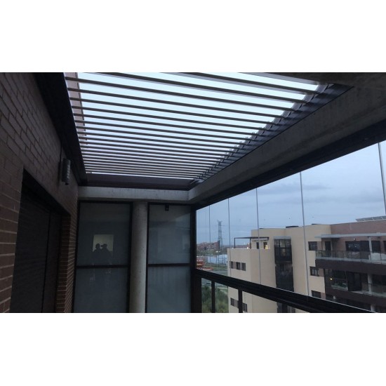 Commandez Pergola aluminium avec volets climatiques intégrés au toit 3m x 4m Pergola motorisée graphite/gris, bioclimatique aux prix d'usine