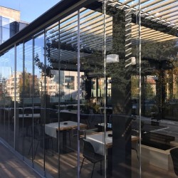 Bioclimatic gazebo with glazing for celebrations, weddings, restaurants 7m x 4m x 2.5m Pergola LED Bioclimatic gazebo with glazing for celebrations, weddings, restaurants 7m x 4m x 2.5m Pergola LED