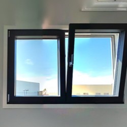 Вікно ПВХ з верхнім відкиданням, провітрюванням, і основним відкриттям 1350х1100 Вікно ПВХ з верхнім відкиданням, провітрюванням, і основним відкриттям 1350х1100