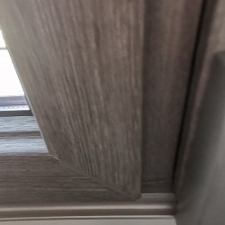 La ventana pivotante-abatible PVC Salamander, Laminirovannye bajo la madera clara, no pasa el calor y el frío