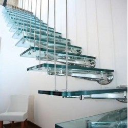 frameloze trap met glazen balustrades frameloze trap met glazen balustrades