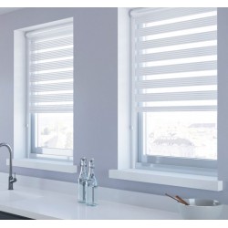 Auvent jour-nuit sur mesure Sans perçage - avec boîte Auvent jour-nuit sur mesure Sans perçage - avec boîte