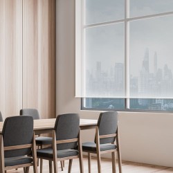 As cortinas de rolo screen Ibiza 335 com 10% de abertura permitem que a luz máxima entre em sua casa sem perder a proteção As cortinas de rolo screen Ibiza 335 com 10% de abertura permitem que a luz máxima entre em sua casa sem perder a proteção