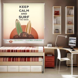 Jeugd rolt op het raam met gedrukte inscripties-Save the brain Jeugd rolt op het raam met gedrukte inscripties-Save the brain