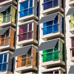 Auvent vertical en tissu dans une boîte, tella, auvent tello desert puncto recto Auvent vertical en tissu dans une boîte, tella, auvent tello desert puncto recto