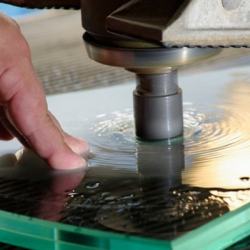 Caja Poza, Agujeros y recortes en el vidrio bajo el interruptor, la toma de corriente, elementos decorativos Caja Poza, Agujeros y recortes en el vidrio bajo el interruptor, la toma de corriente, elementos decorativos